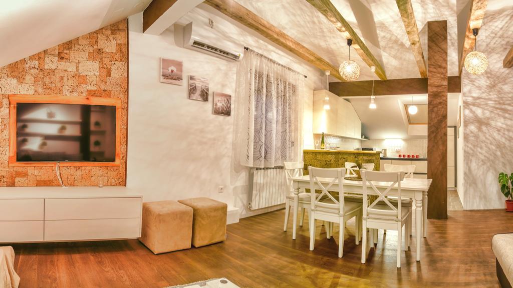 Apartments Lucic سلوني الغرفة الصورة