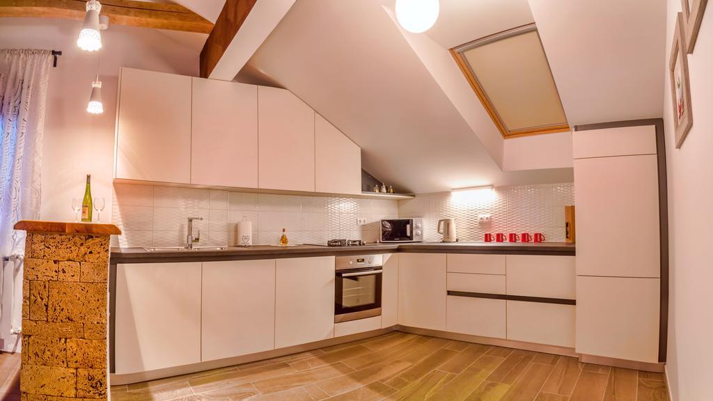 Apartments Lucic سلوني الغرفة الصورة